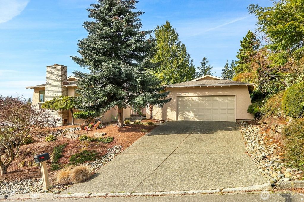 Photo of 1040 NW 196th Street, Shoreline, WA 98177 (MLS # 2345333)