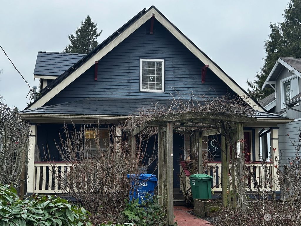 Photo of 935 29th Avenue, Seattle, WA 98122 (MLS # 2325045)