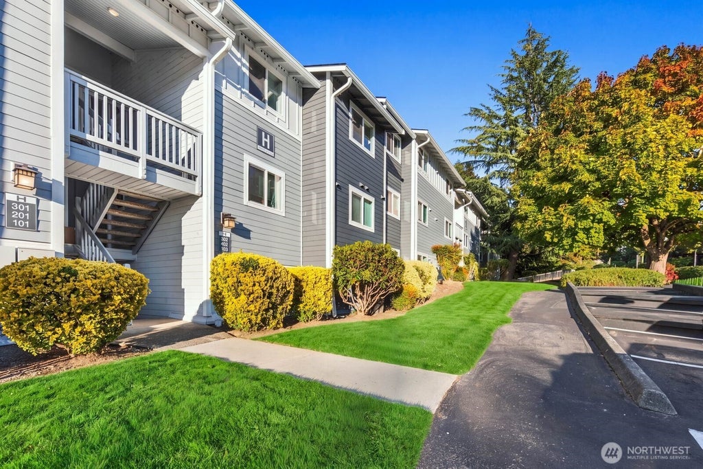 Photo of 14124 NE 181st Place #H302, Woodinville, WA 98072 (MLS # 2592845)