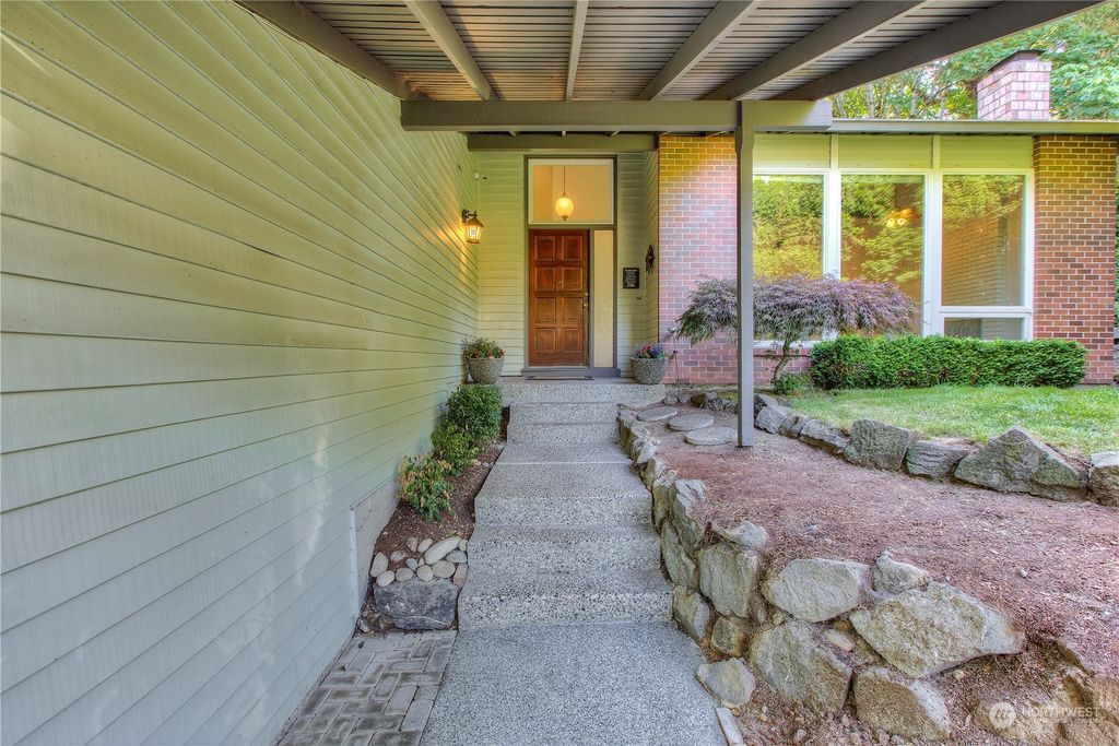 Photo of 12124 SE 46th Place, Bellevue, WA 98006 (MLS # 2134835)
