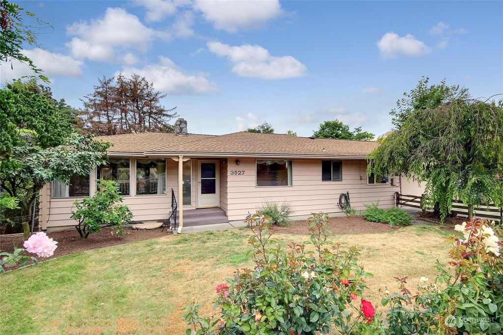 Photo of 3527 Shattuck Avenue S, Renton, WA 98055 (MLS # 2141631)