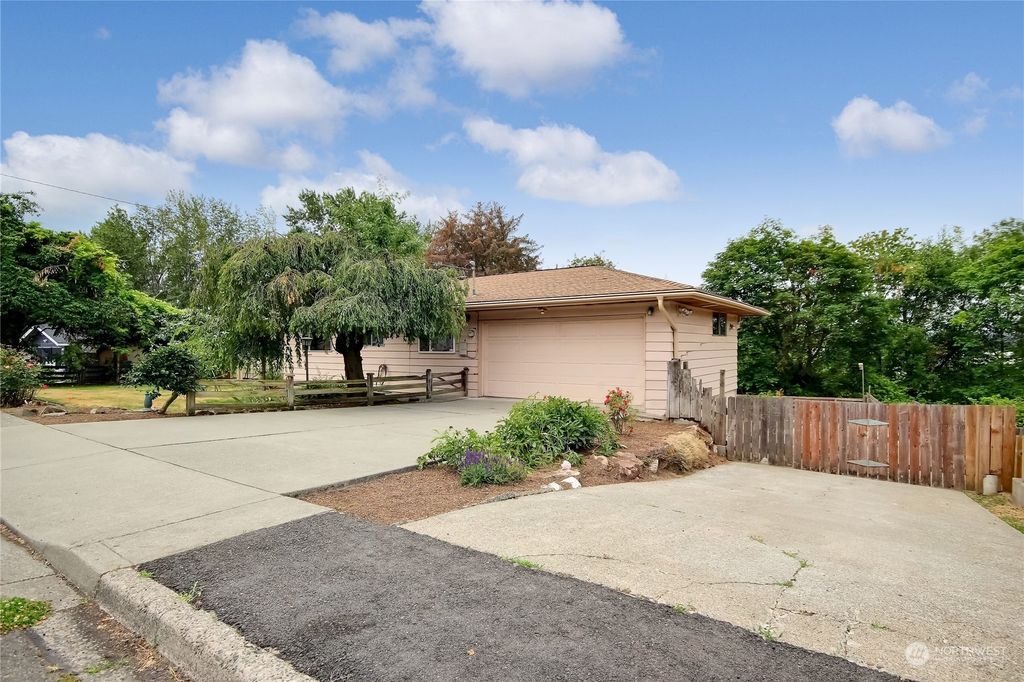 Photo of 3527 Shattuck Avenue S, Renton, WA 98055 (MLS # 2141631)