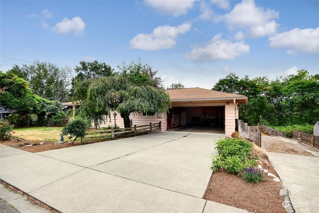 Photo of 3527 Shattuck Avenue S, Renton, WA 98055 (MLS # 2141631)