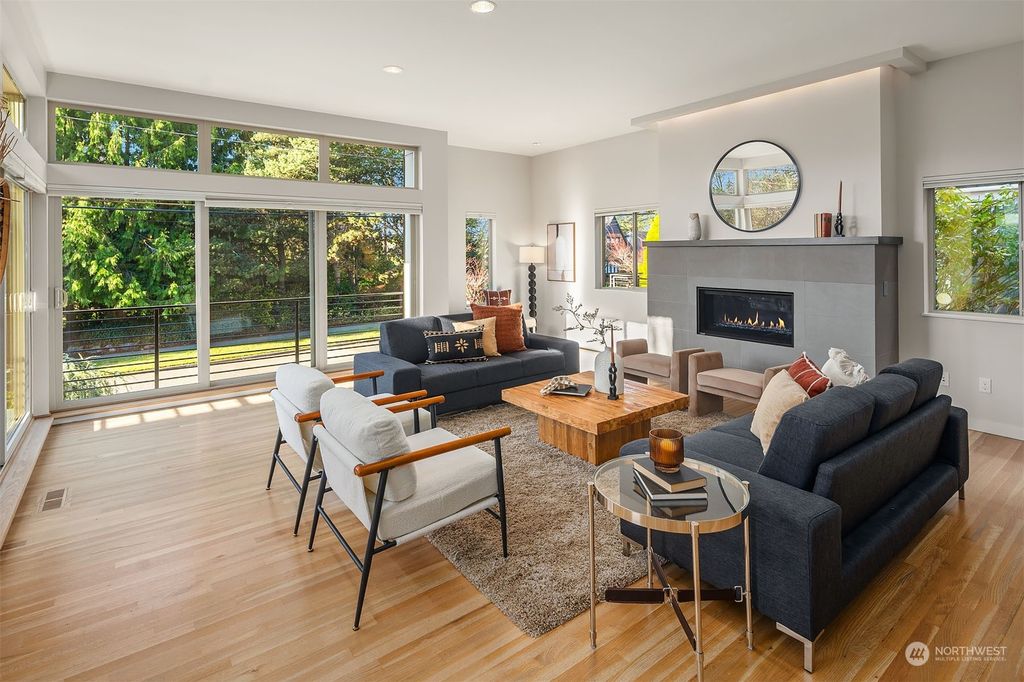 Photo of 4554 45th Avenue NE, Seattle, WA 98105 (MLS # 2324613)