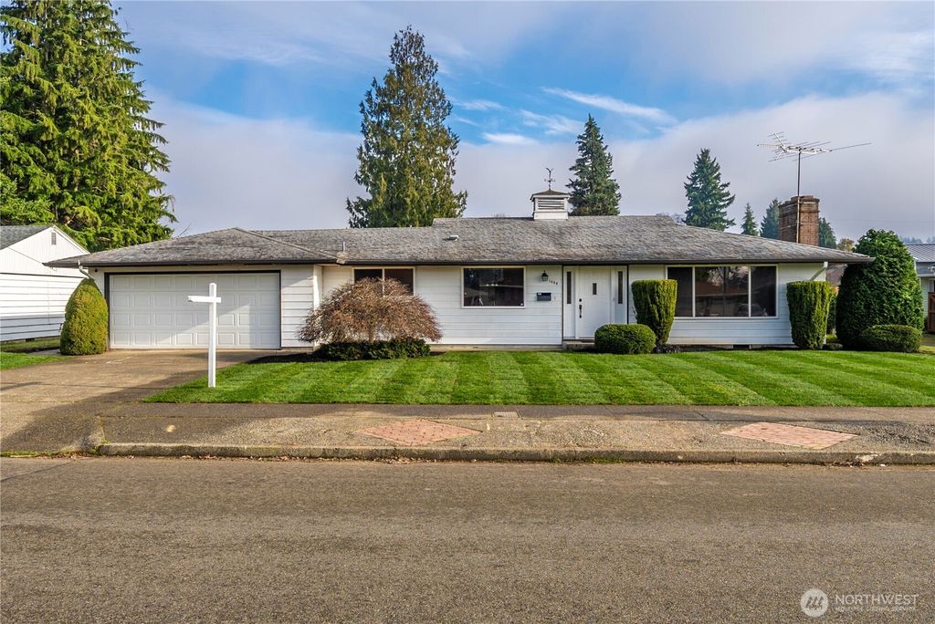 Photo of 1404 G Street SE, Auburn, WA 98002 (MLS # 2471063)
