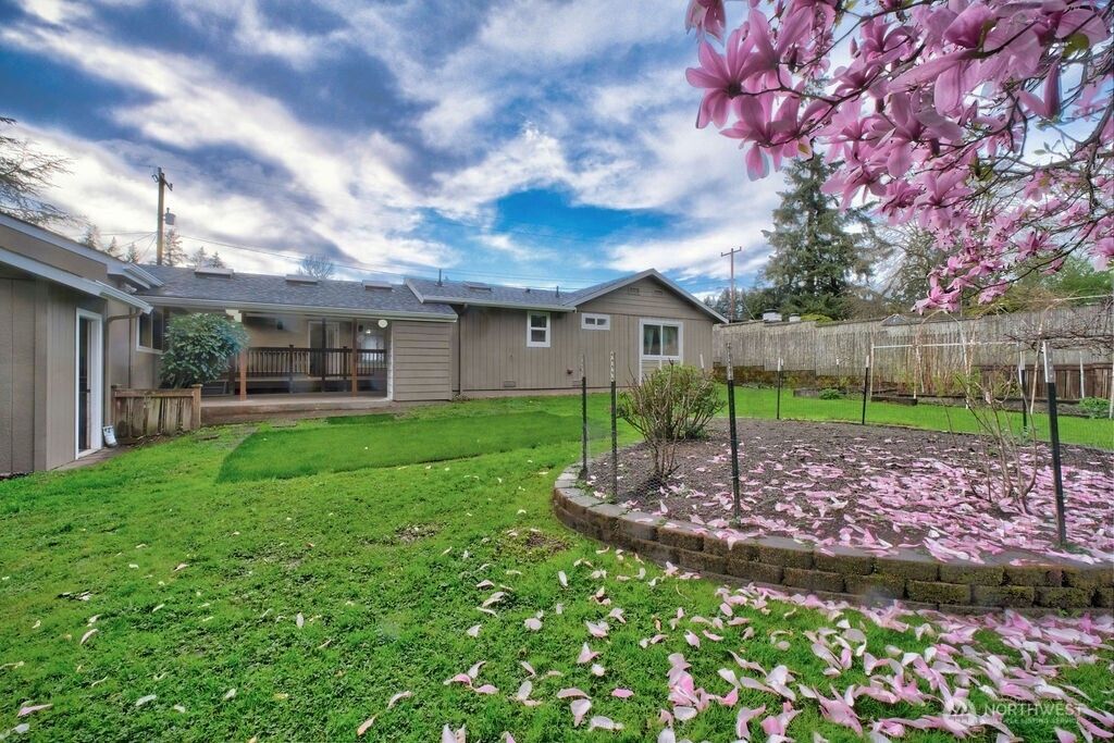 Photo of 15520 30th Avenue NE, Shoreline, WA 98155 (MLS # 2358773)