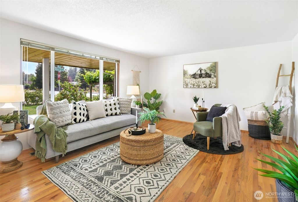 Photo of 701 92nd Street SE, Everett, WA 98208 (MLS # 2421321)