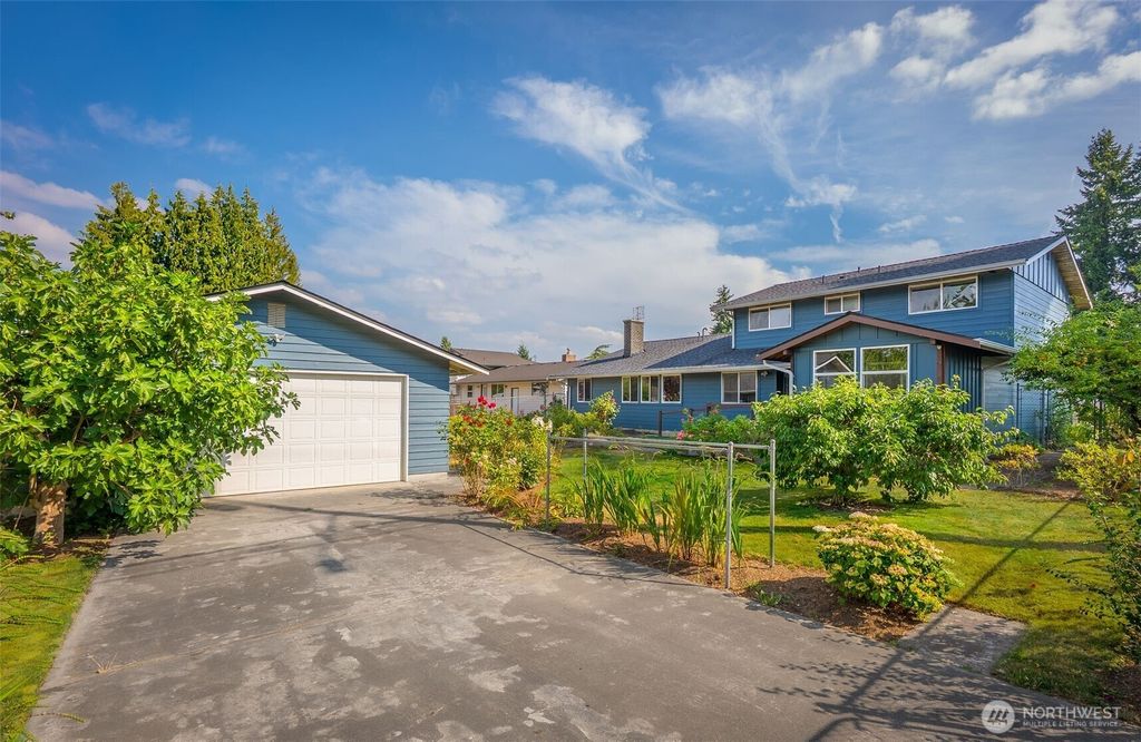 Photo of 701 92nd Street SE, Everett, WA 98208 (MLS # 2421321)