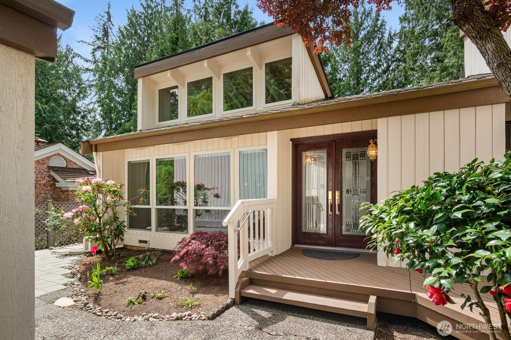 Photo of 2915 Sahalee Drive E, Sammamish, WA 98074 (MLS # 2371771)