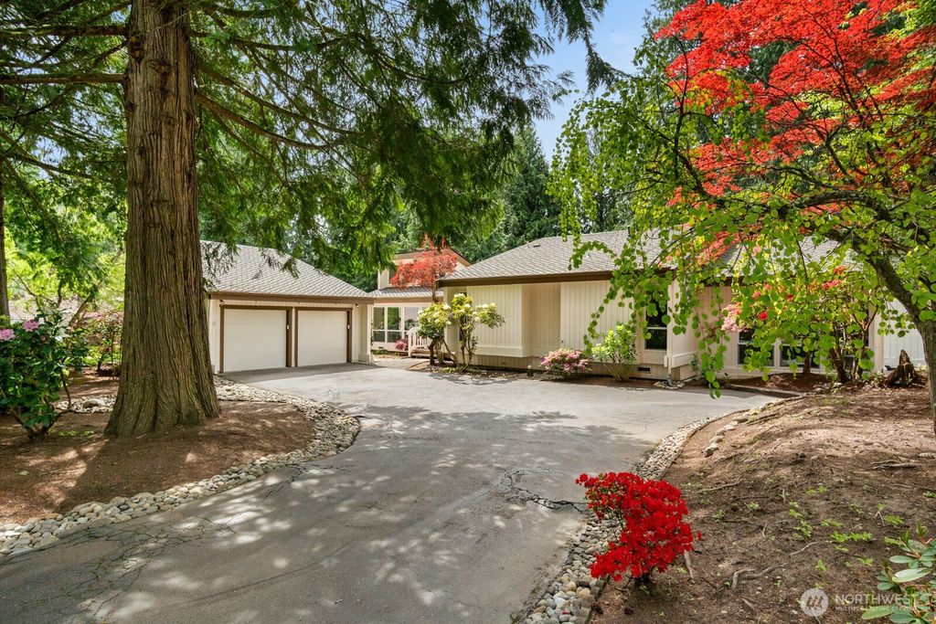 Photo of 2915 Sahalee Drive E, Sammamish, WA 98074 (MLS # 2371771)