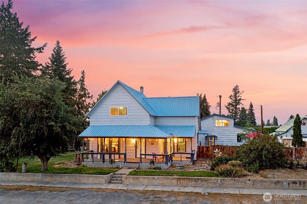 Photo of 211 E Birch St ST, Waterville, WA 98858 (MLS # 2578169)
