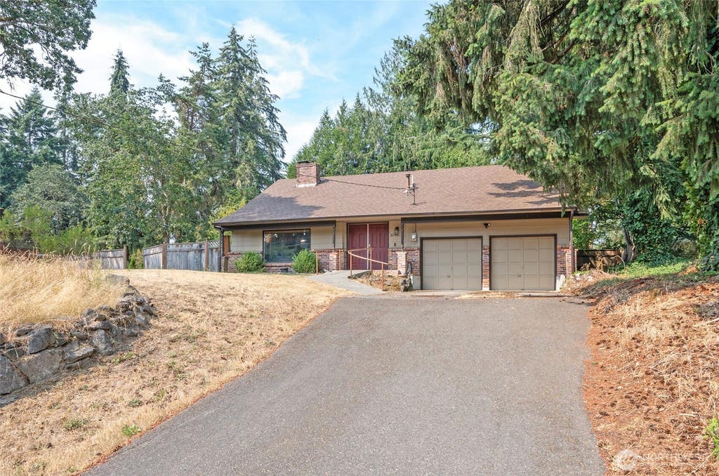 Photo of 619 Cougar Street SE, Lacey, WA 98503 (MLS # 2565727)
