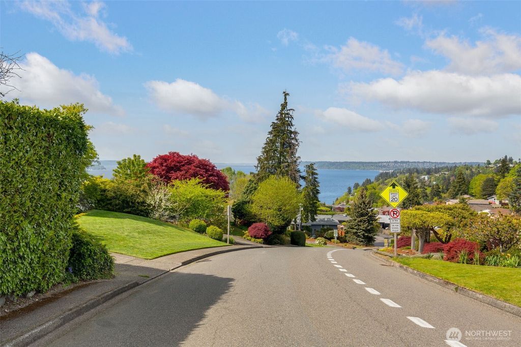 Photo of 28931 12th Avenue S, Federal Way, WA 98003 (MLS # 2366045)