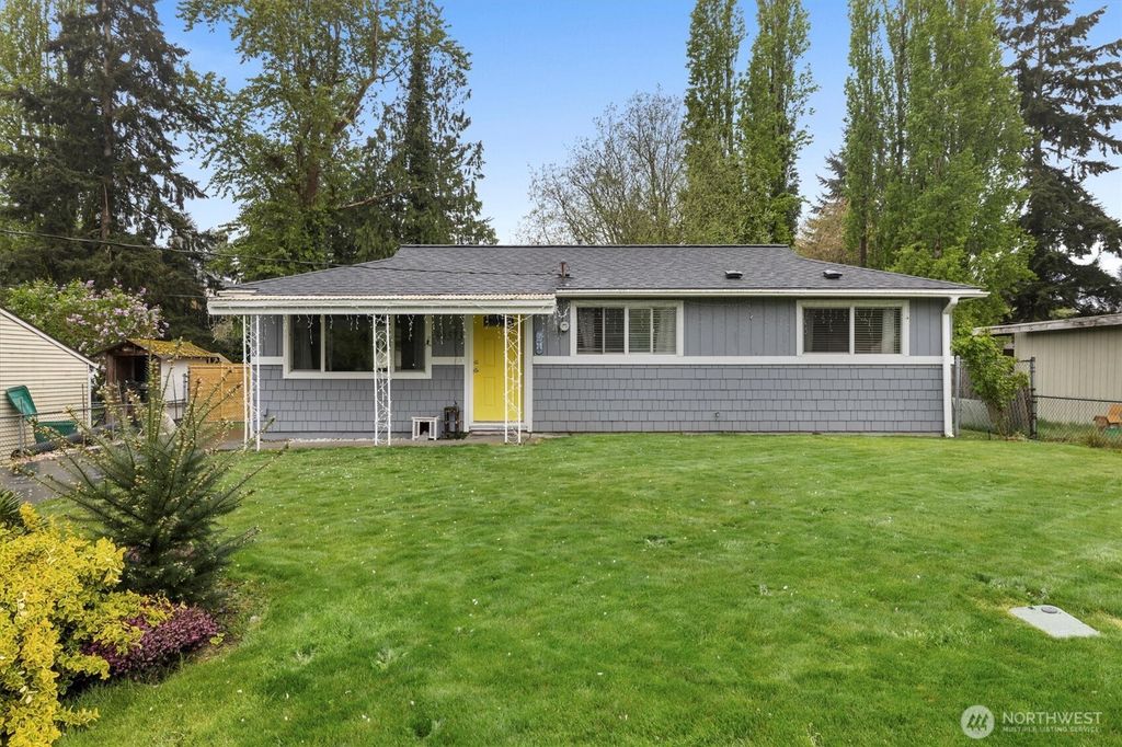 Photo of 30573 5th Avenue SW, Federal Way, WA 98023 (MLS # 2368692)