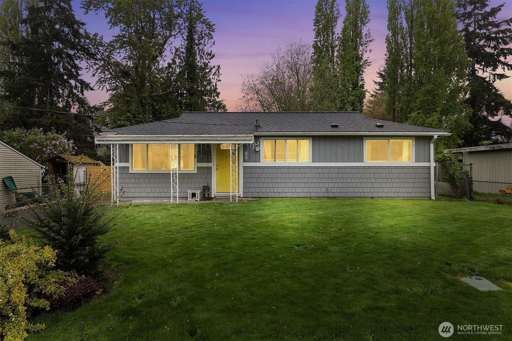 Photo of 30573 5th Avenue SW, Federal Way, WA 98023 (MLS # 2368692)