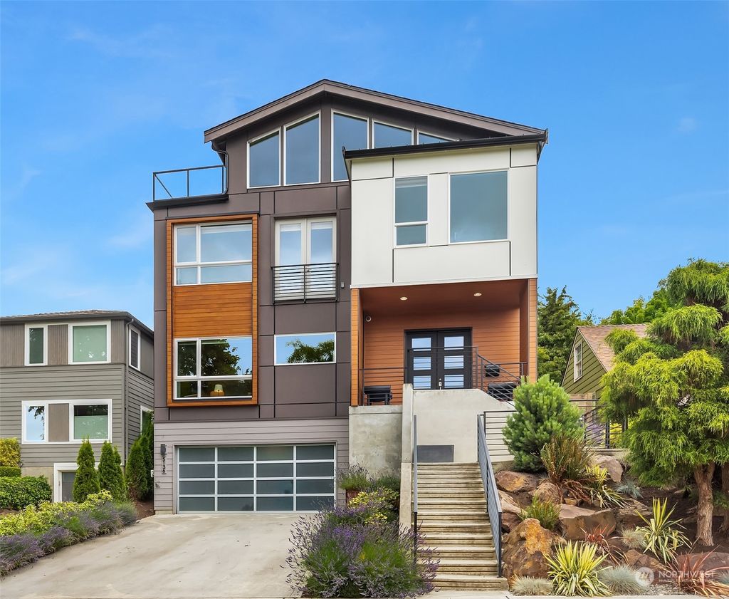 Photo of 5136 45th Avenue NE, Seattle, WA 98105 (MLS # 2137448)