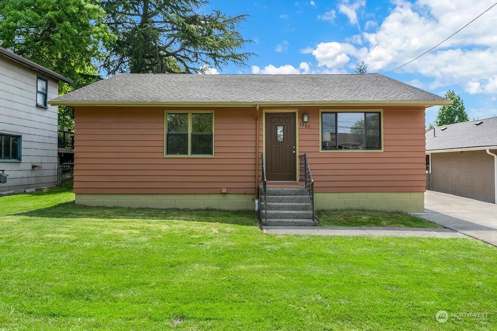 Photo of 1707 SW Dawson Street, Seattle, WA 98106 (MLS # 2070631)