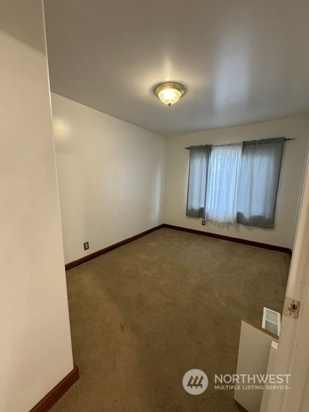 listing image 9361079360621393195
