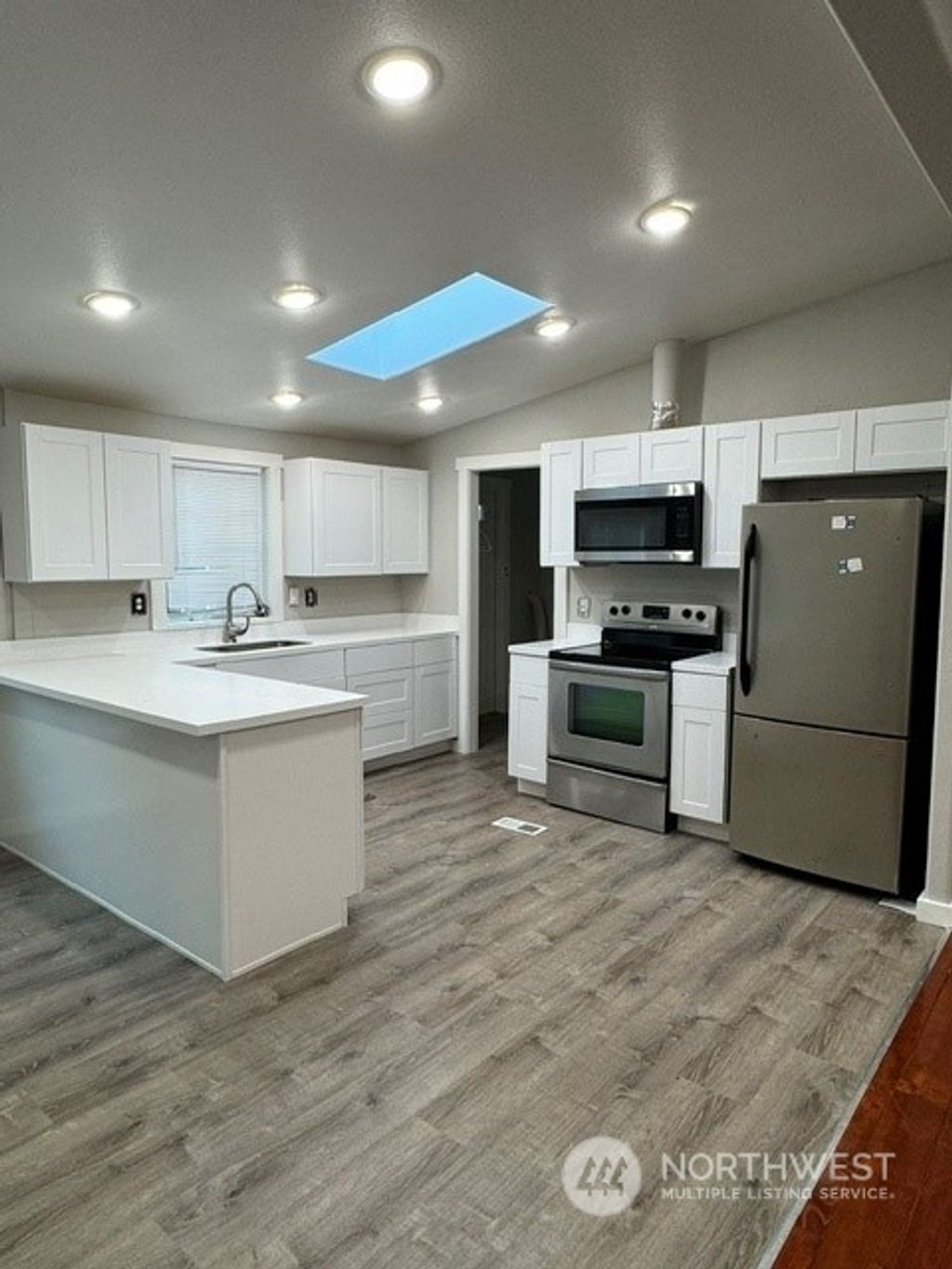 listing image 9366325058478502022