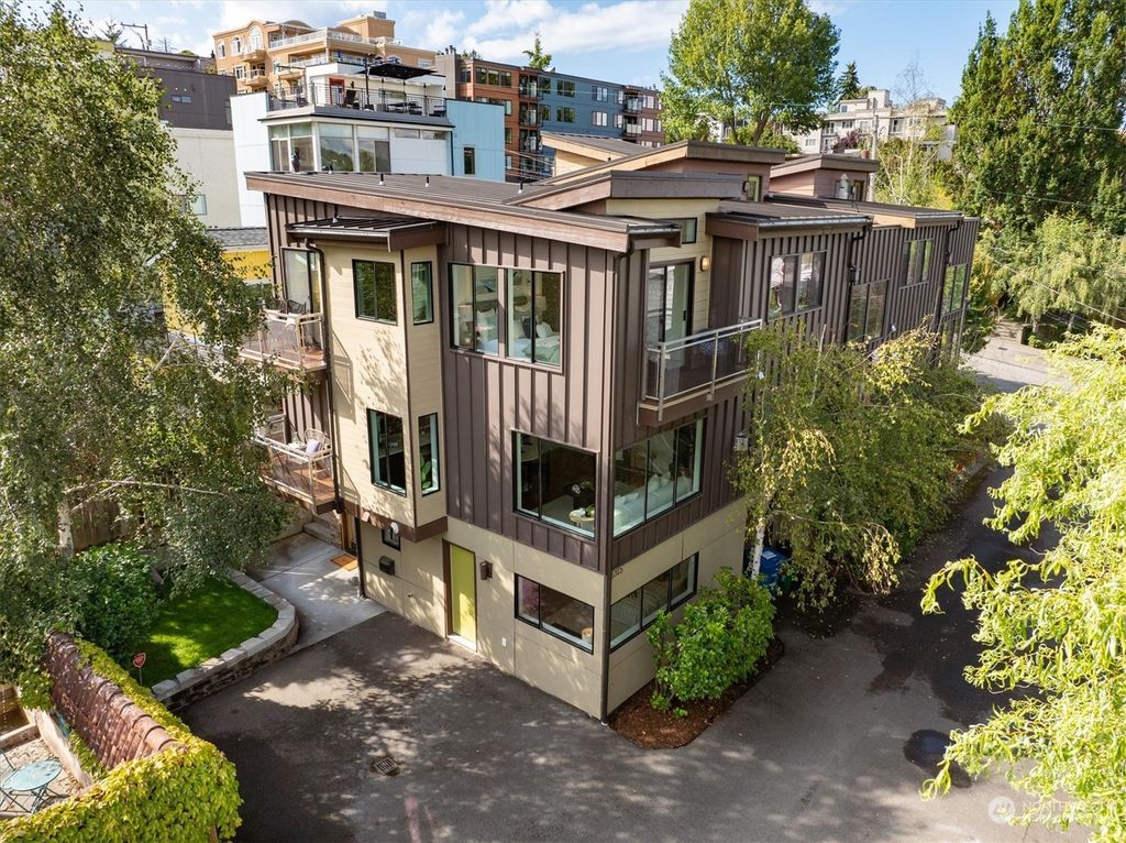 Photo of 2315 W Crockett Street, Seattle, WA 98199 (MLS # 2282435)
