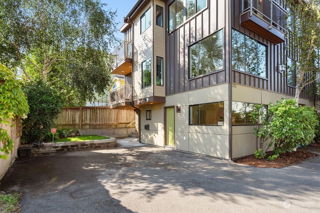 Photo of 2315 W Crockett Street, Seattle, WA 98199 (MLS # 2282435)