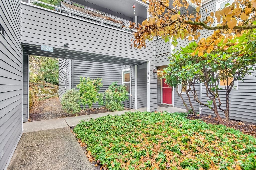 Photo of 22047 SE 40th Court #1128, Issaquah, WA 98029 (MLS # 2448410)