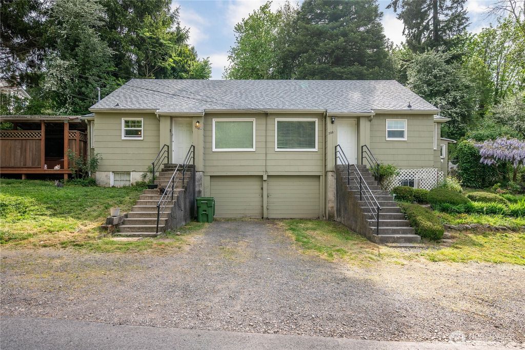 Photo of 208 NE Kirby AVE, Castle Rock, WA 98611 (MLS # 2518468)