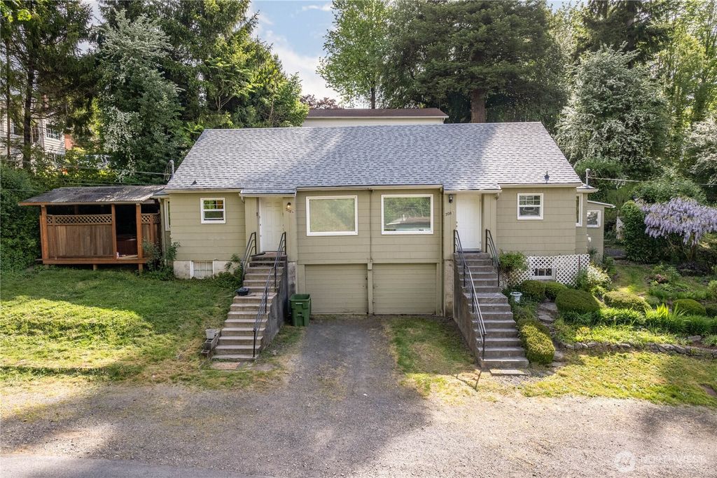 Photo of 208 NE Kirby AVE, Castle Rock, WA 98611 (MLS # 2518468)