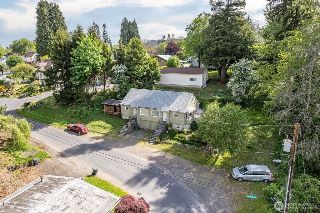 Photo of 208 NE Kirby AVE, Castle Rock, WA 98611 (MLS # 2518468)