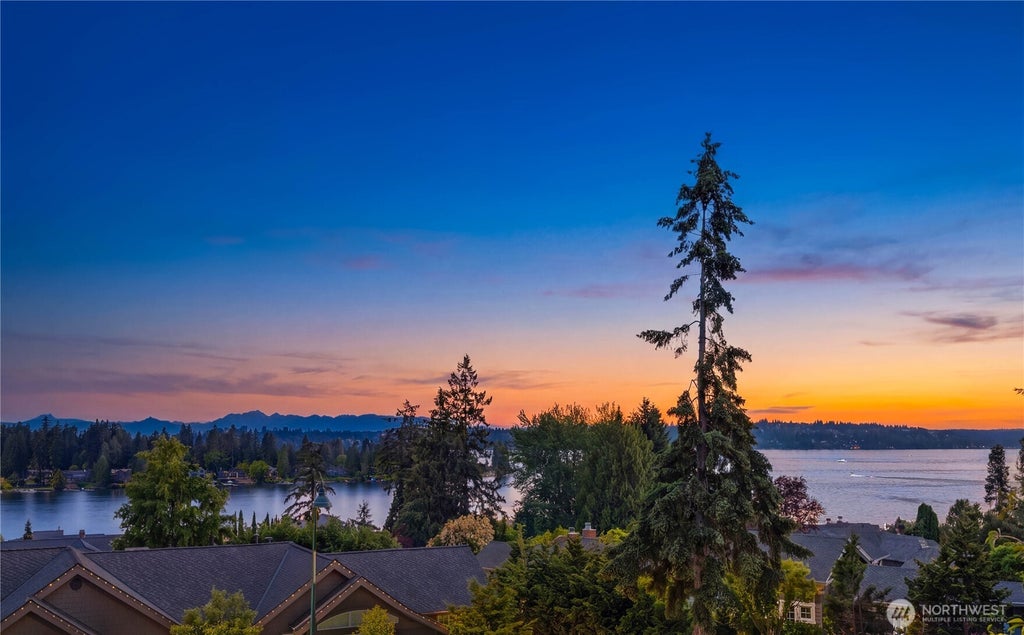 Photo of 4218 92nd Avenue NE, Yarrow Point, WA 98004 (MLS # 2579690)