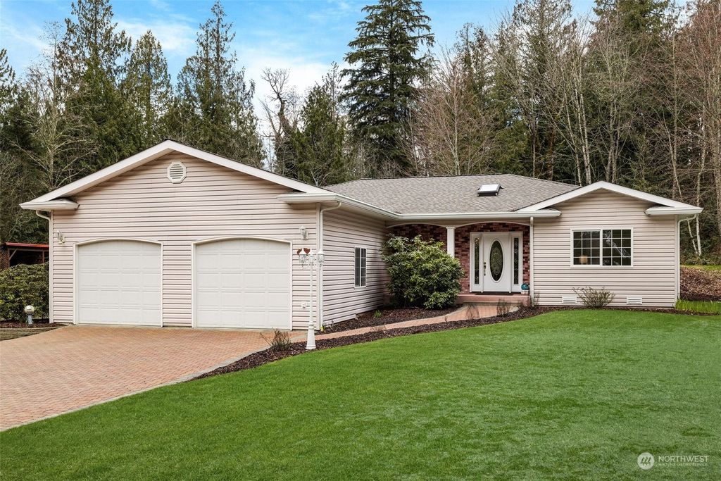 Photo of 17822 E Spring Lake Drive SE, Renton, WA 98058 (MLS # 2207791)