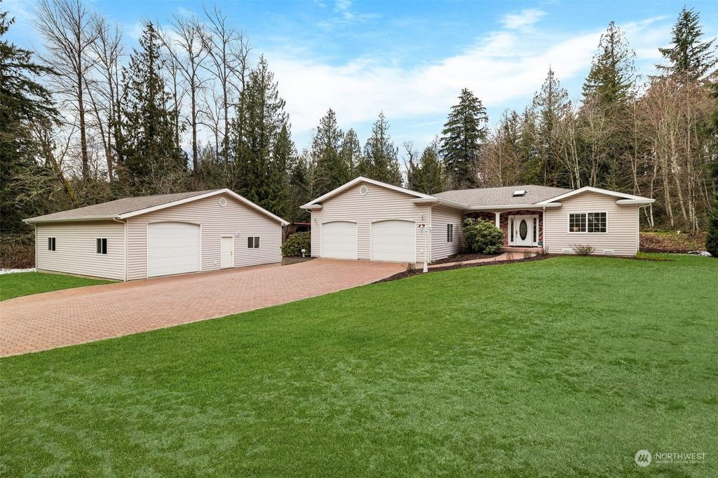 Photo of 17822 E Spring Lake Drive SE, Renton, WA 98058 (MLS # 2207791)