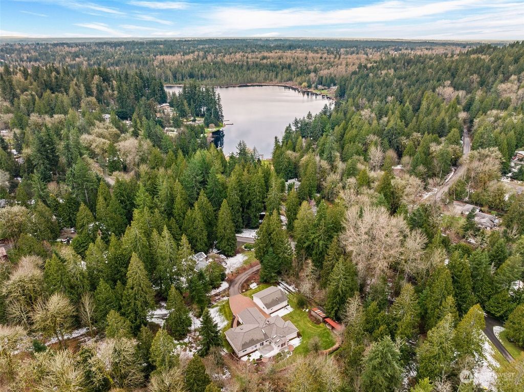 Photo of 17822 E Spring Lake Drive SE, Renton, WA 98058 (MLS # 2207791)