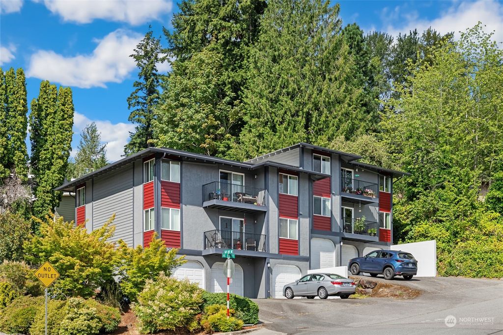 Photo of 16908 NE 82nd Street, Redmond, WA 98052 (MLS # 2271388)