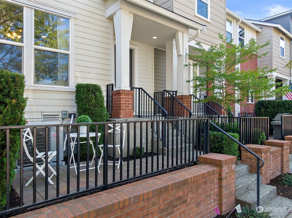 Photo of 1257 NE Park Drive #46, Issaquah, WA 98029 (MLS # 1994275)