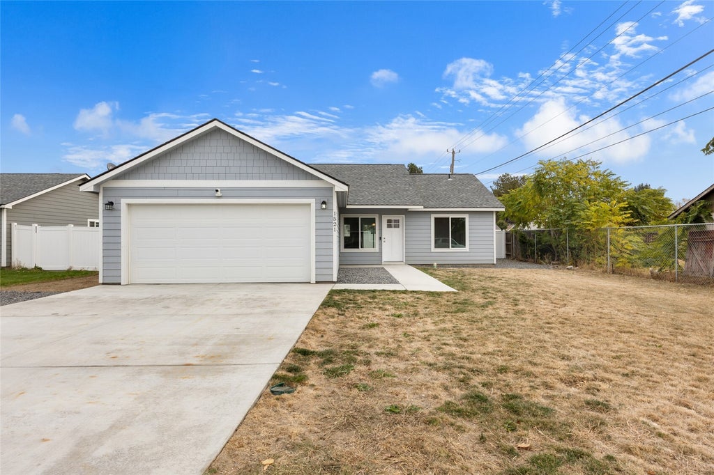 Photo of 1521 S Roberta Street, Moses Lake, WA 98837 (MLS # 2596631)