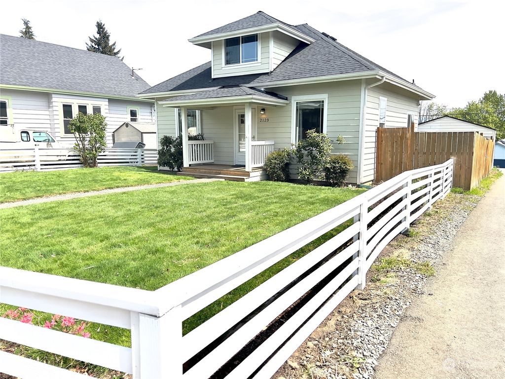 Photo of 2123 Cleveland Avenue, Everett, WA 98201 (MLS # 2227271)