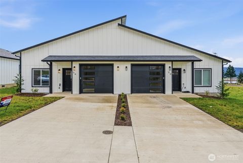 Photo of 9 Anchor Way #B, Cathlamet, WA 98612 (MLS # 2483800)