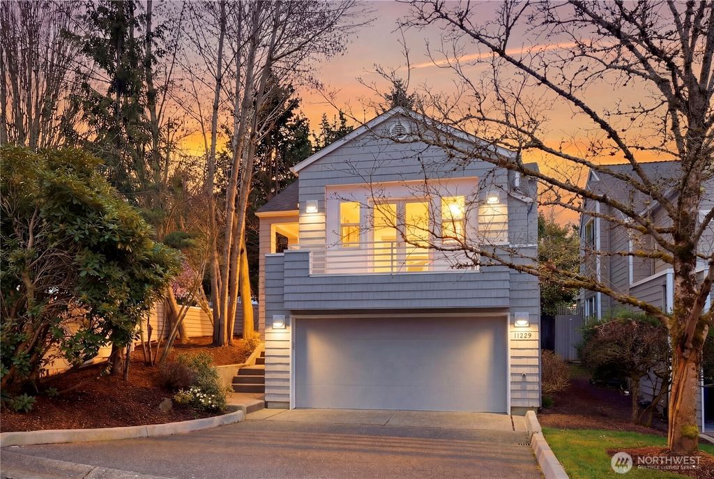 Photo of 11229 NE 106th Place, Kirkland, WA 98033 (MLS # 2505028)