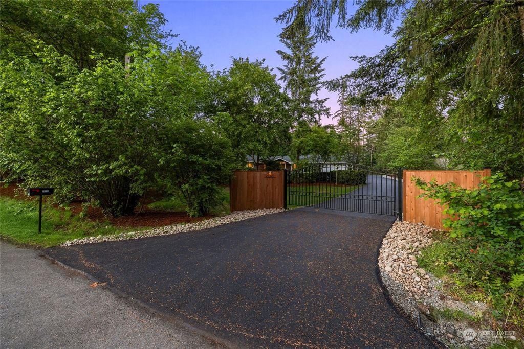 Photo of 27320 154th Avenue SE, Kent, WA 98042 (MLS # 2244799)