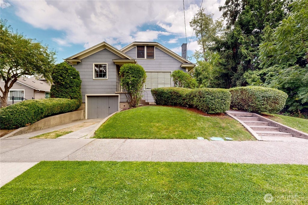 Photo of 724 Valencia Street, Walla Walla, WA 99362 (MLS # 2554303)