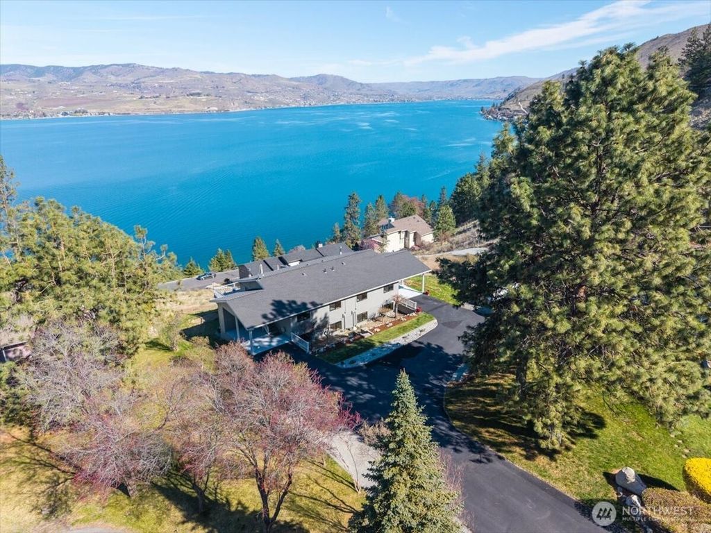 Photo of 4056 Lakeveiw Place #1-A, Chelan, WA 98816 (MLS # 2499551)