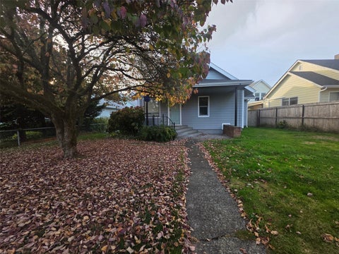 Photo of 631 19th Avenue, Longview, WA 98632 (MLS # 2591956)