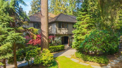 Photo of 11726 NE 41st Street, Kirkland, WA 98033 (MLS # 2519766)