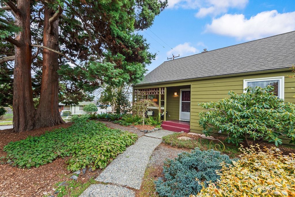 Photo of 368 NW 47th Street, Seattle, WA 98107 (MLS # 2330875)
