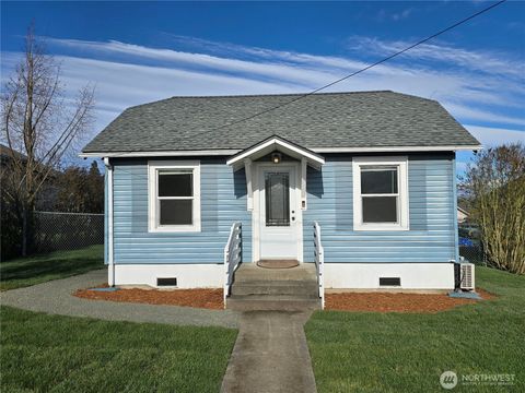 Photo of 1035 W 8th Street, Port Angeles, WA 98363 (MLS # 2485787)
