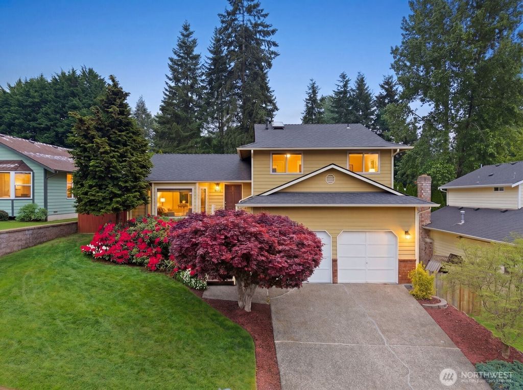 Photo of 904 SW 214th Place, Lynnwood, WA 98036 (MLS # 2520128)