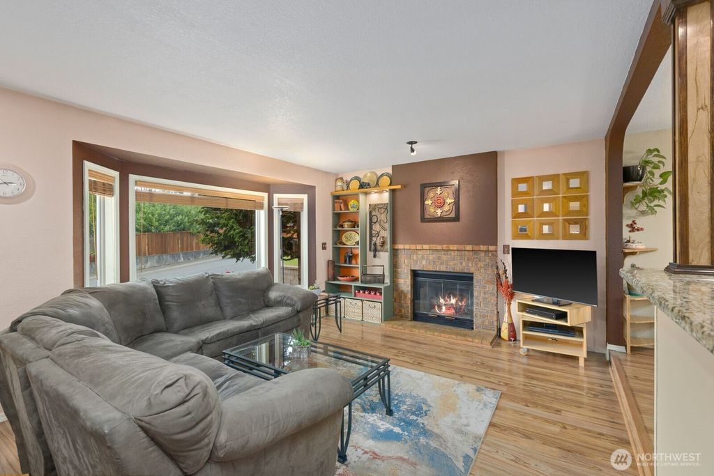Photo of 904 SW 214th Place, Lynnwood, WA 98036 (MLS # 2520128)