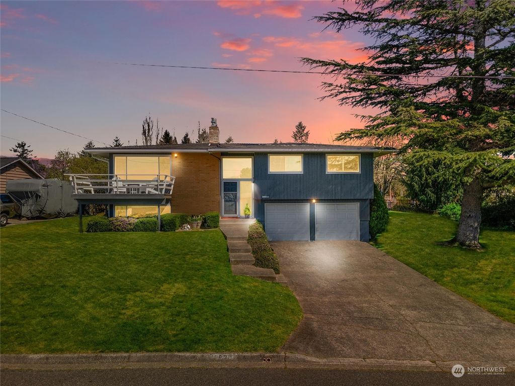 Photo of 22930 18th Avenue S, Des Moines, WA 98198 (MLS # 2218501)