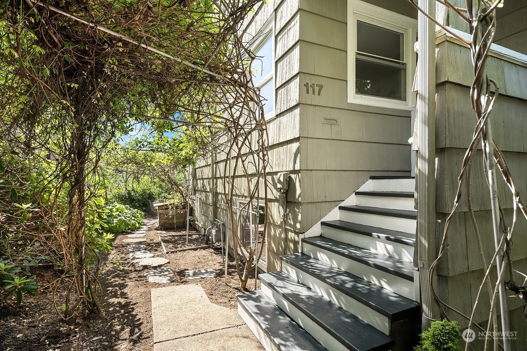 Photo of 117 32nd Avenue E, Seattle, WA 98112 (MLS # 2070356)